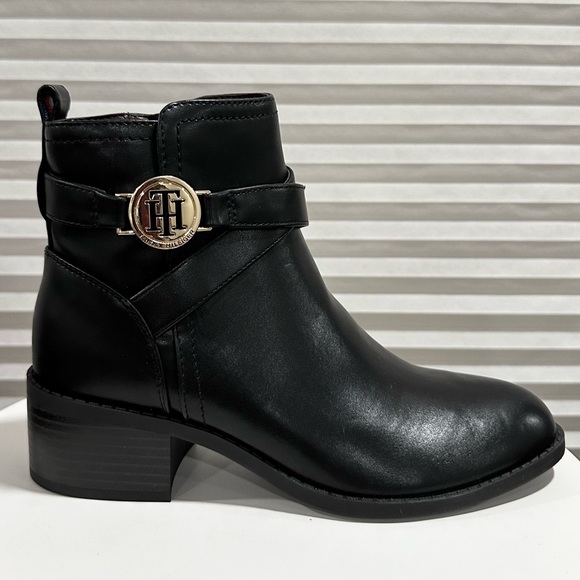 🌸TOMMY HILFIGER🌸 Diyana Faux Leather Ankle Bootie Black Size: 5 - Picture 5 of 15